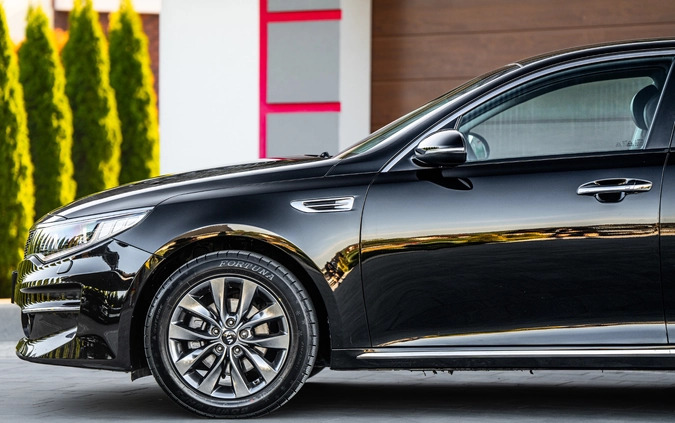 Kia Optima cena 58900 przebieg: 199600, rok produkcji 2016 z Brzozów małe 742